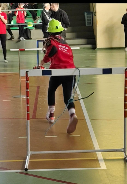 Młodzi druhowie i druhny w akcji