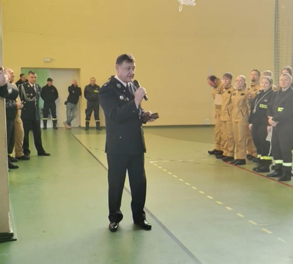 Młodzi druhowie i druhny w akcji