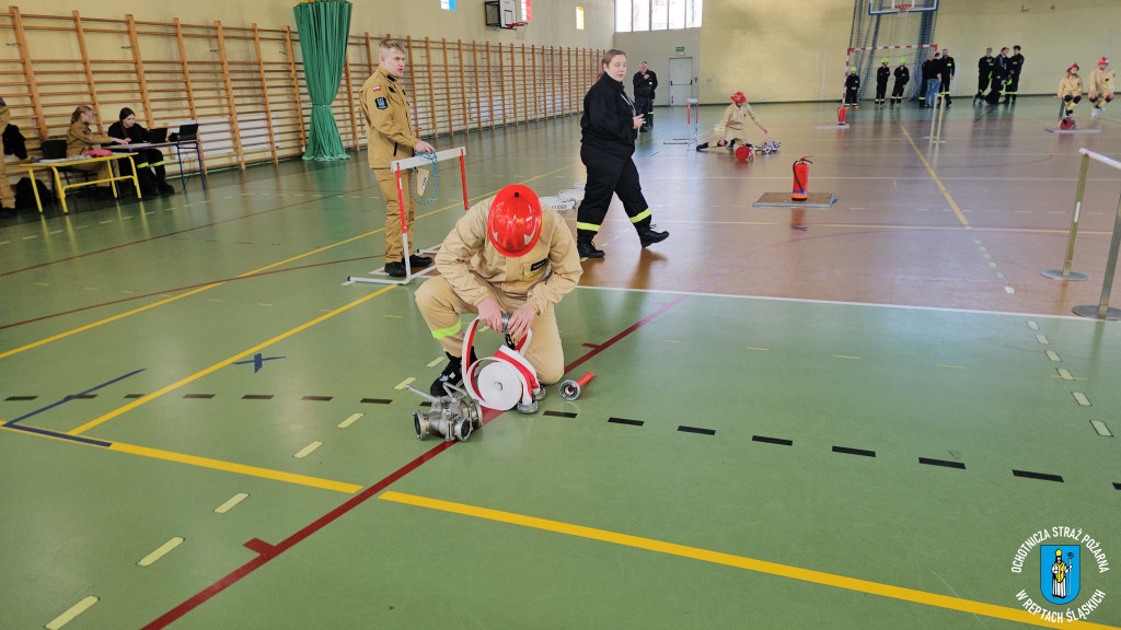 Młodzi druhowie i druhny w akcji