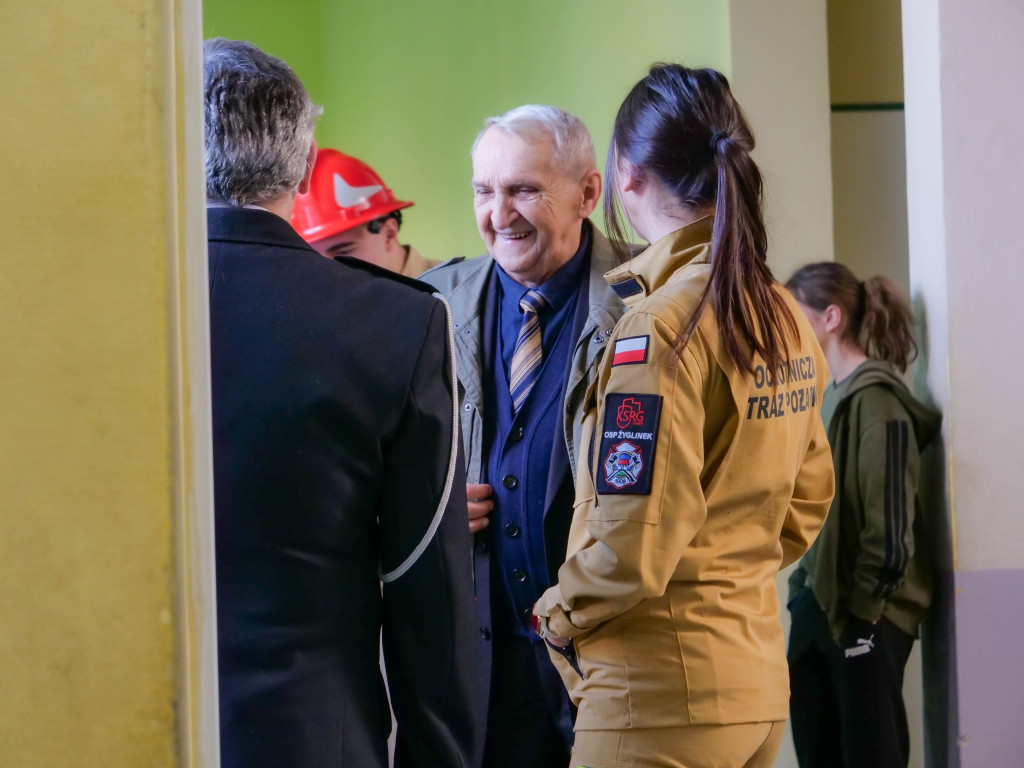 Młodzi druhowie i druhny w akcji