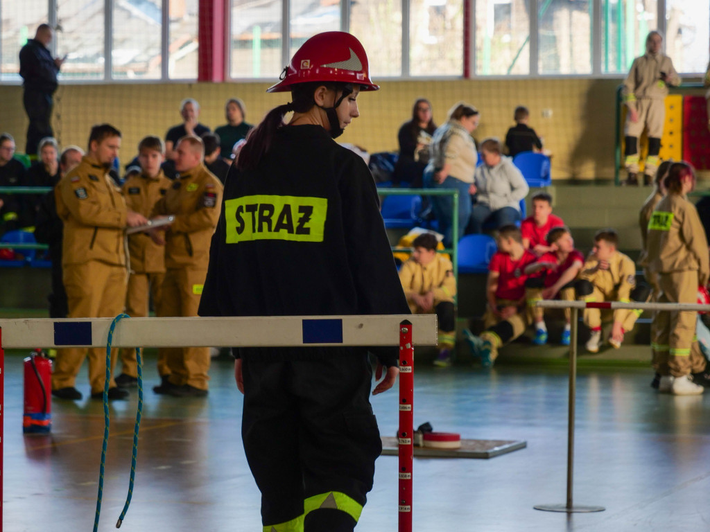 Młodzi druhowie i druhny w akcji