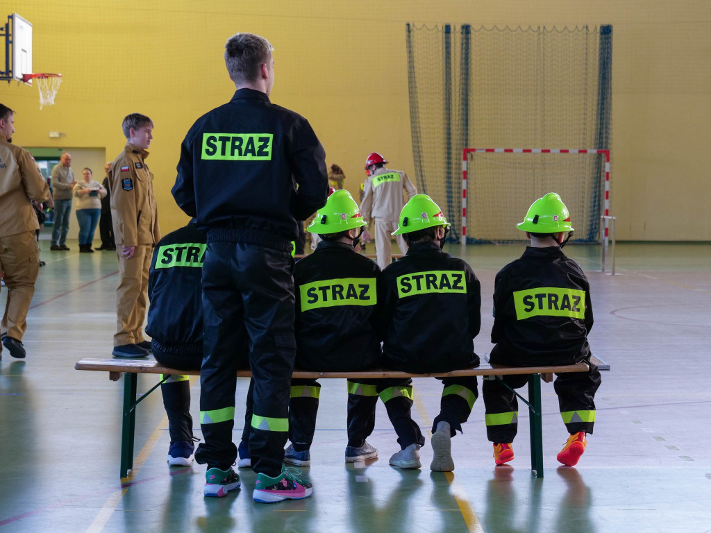 Młodzi druhowie i druhny w akcji