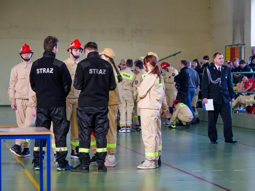 Młodzi druhowie i druhny w akcji