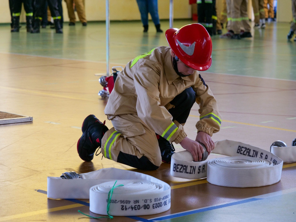 Młodzi druhowie i druhny w akcji