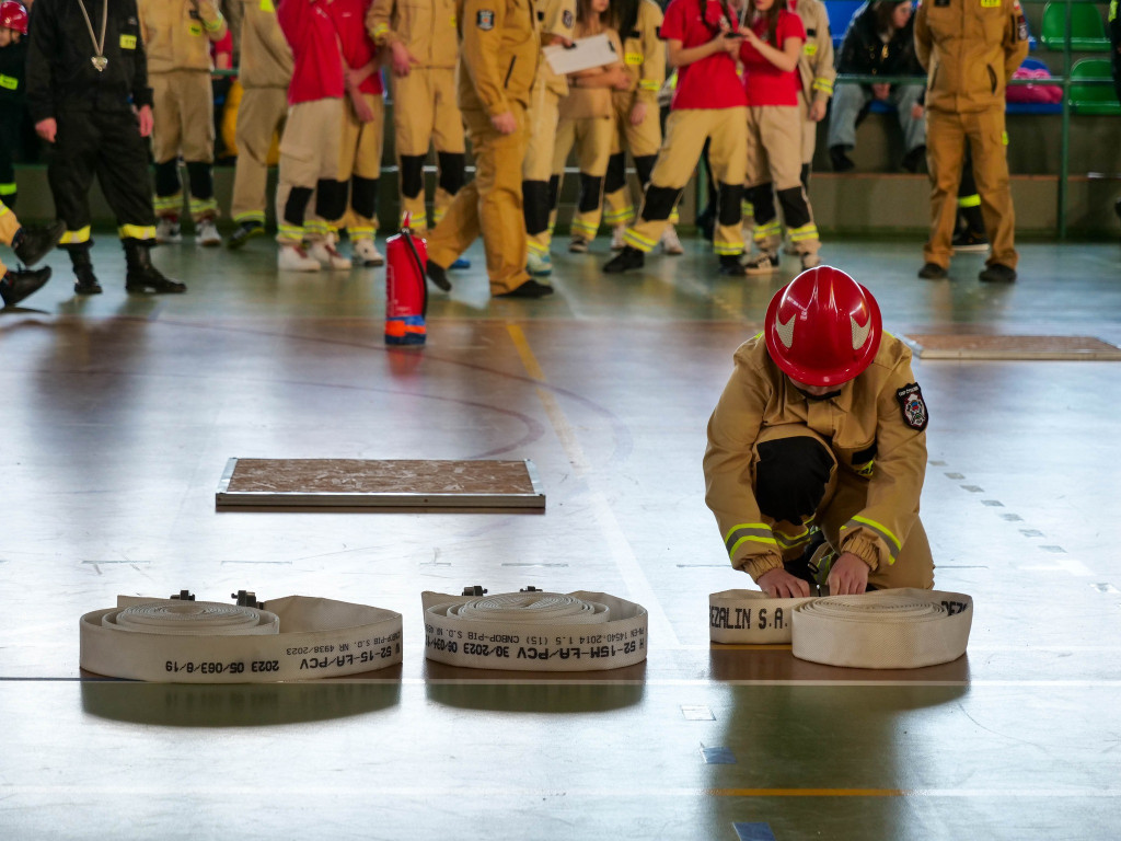 Młodzi druhowie i druhny w akcji