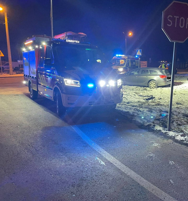 Zderzenie osobówek na skrzyżowaniu. Wyglądało groźnie