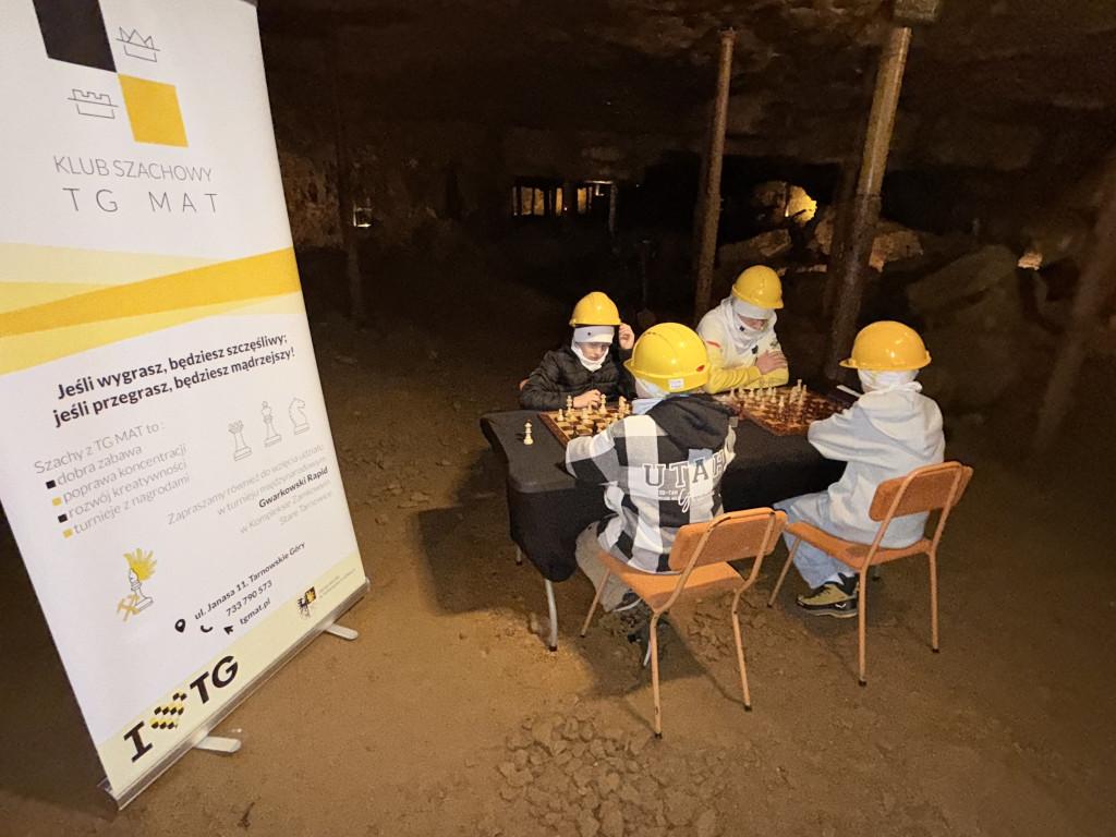 Szachiści zeszli do podziemi. Turniej w kopalni
