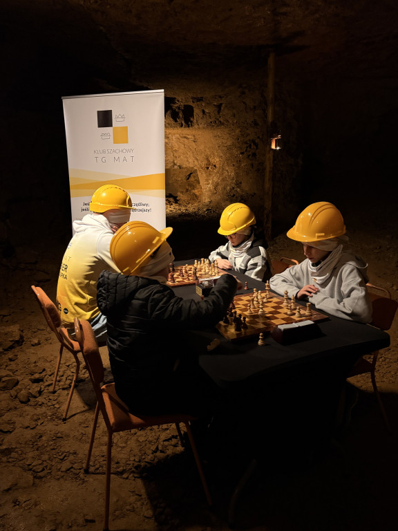 Szachiści zeszli do podziemi. Turniej w kopalni