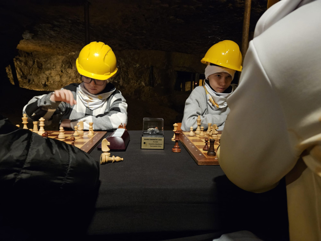 Szachiści zeszli do podziemi. Turniej w kopalni
