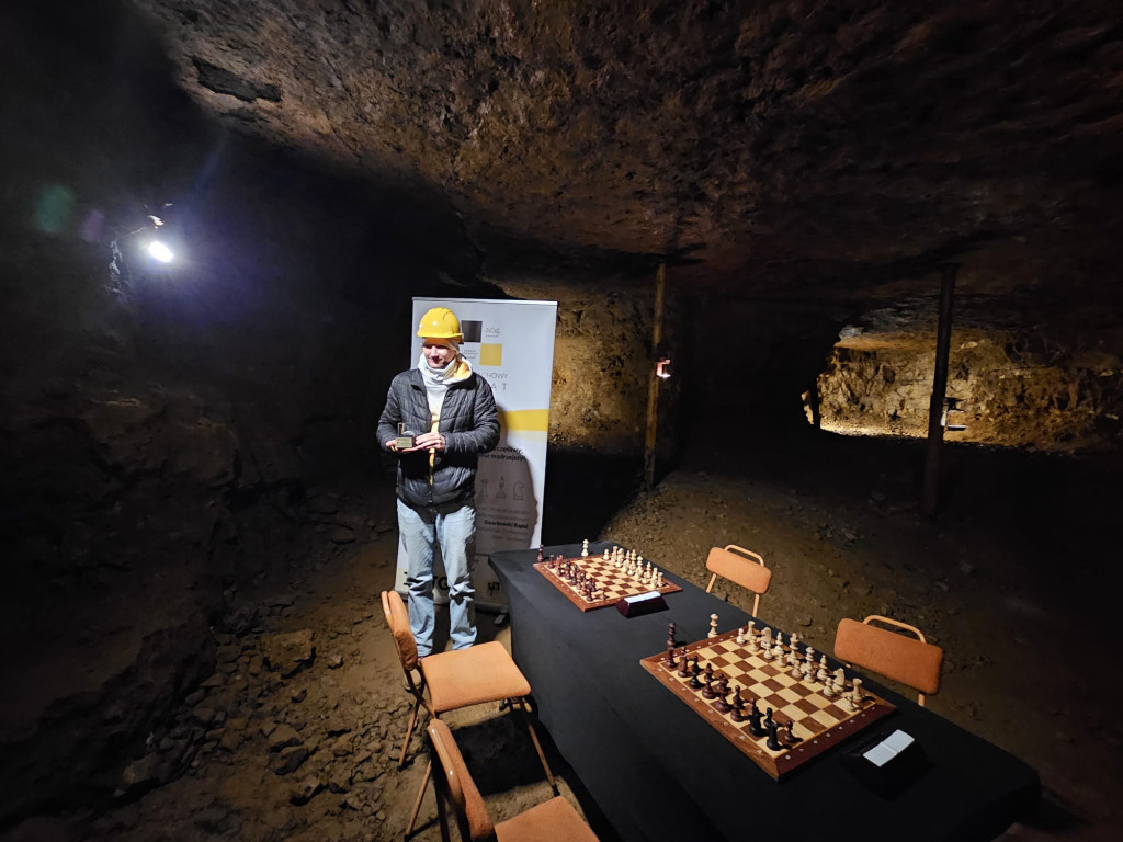 Szachiści zeszli do podziemi. Turniej w kopalni