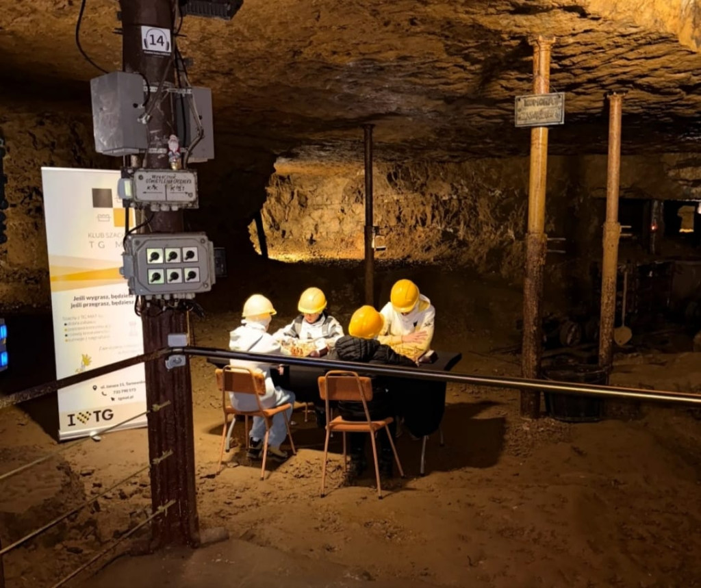 Szachiści zeszli do podziemi. Turniej w kopalni