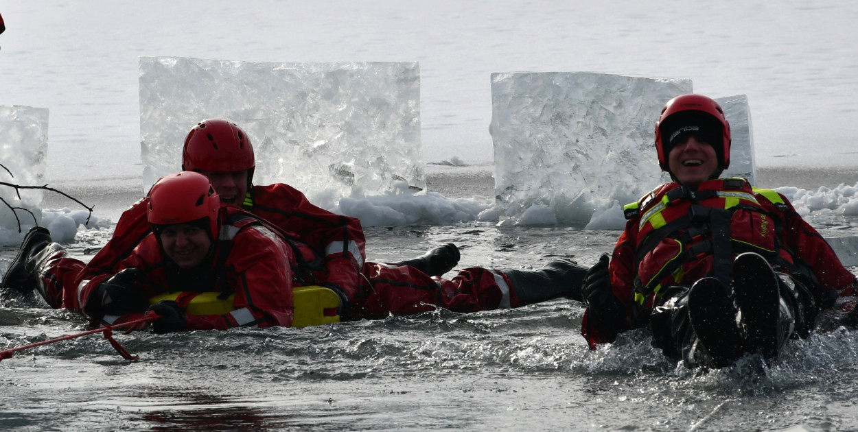 Nakło-Chechło: ćwiczenia ratownicze na lodzie