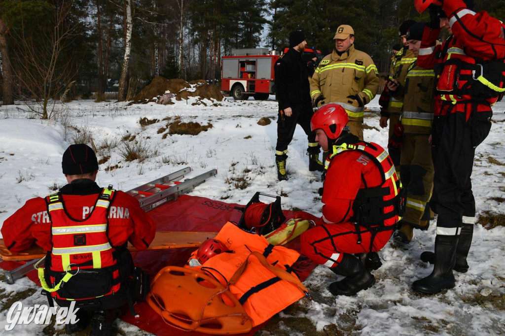 Nakło-Chechło: ćwiczenia ratownicze na lodzie