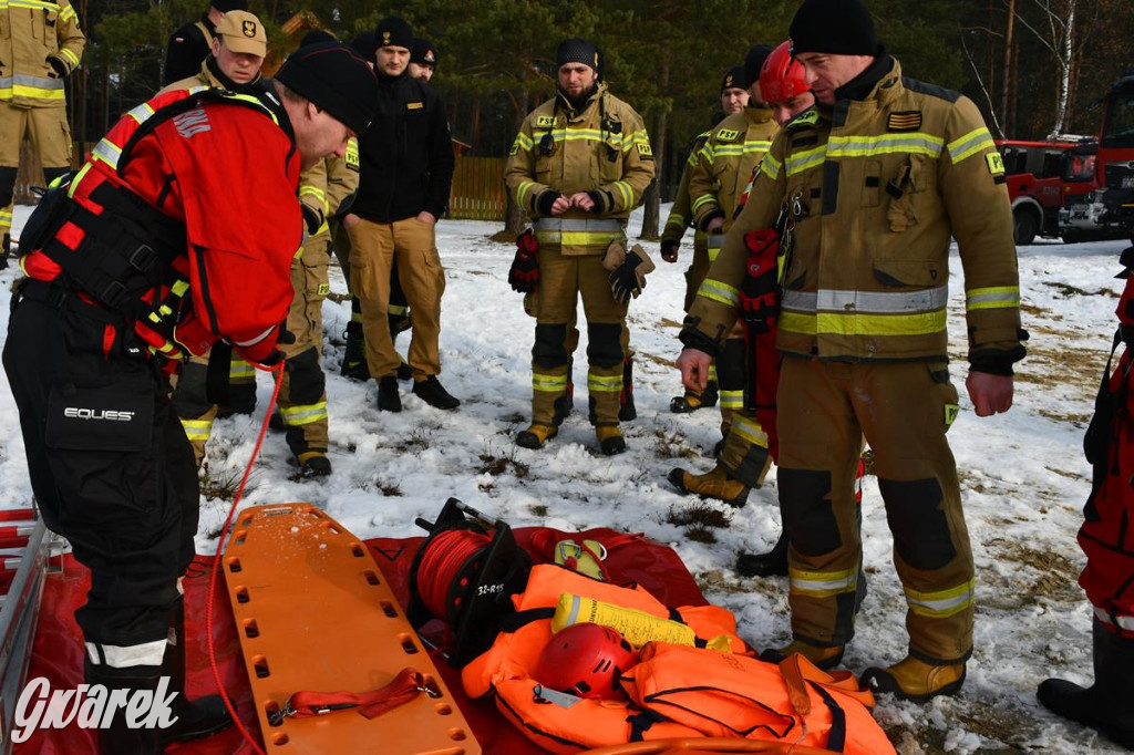 Nakło-Chechło: ćwiczenia ratownicze na lodzie