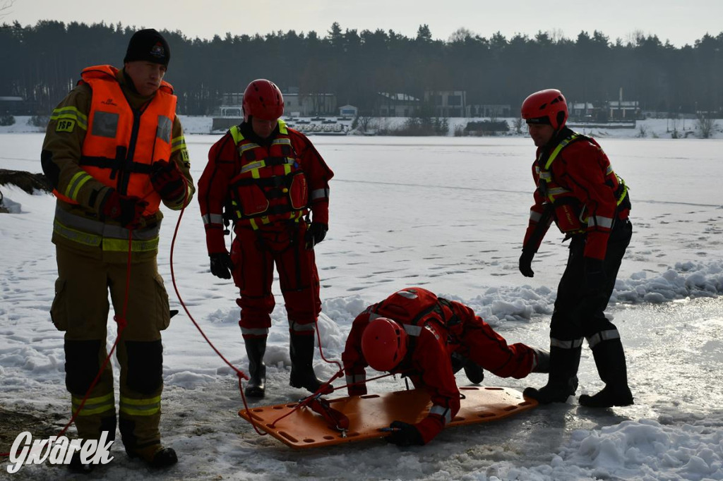 Nakło-Chechło: ćwiczenia ratownicze na lodzie