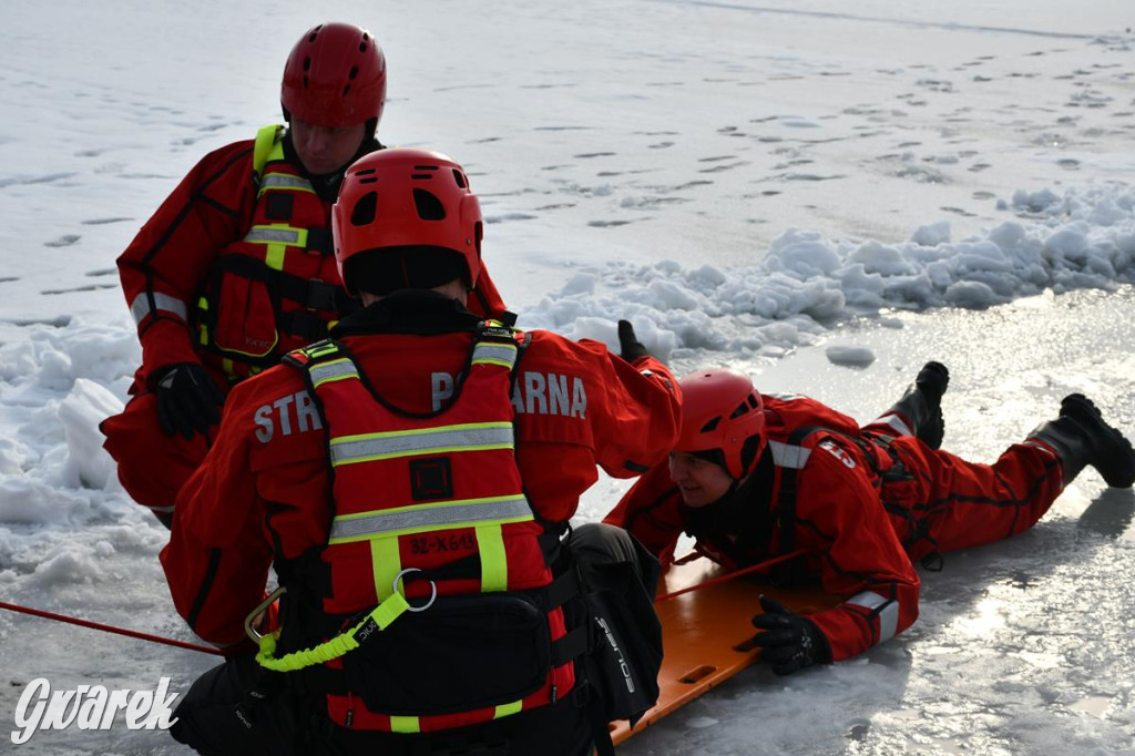 Nakło-Chechło: ćwiczenia ratownicze na lodzie