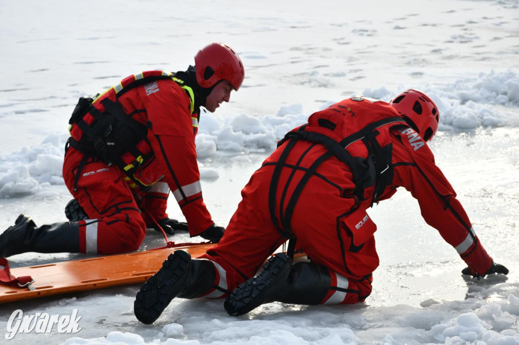 Nakło-Chechło: ćwiczenia ratownicze na lodzie
