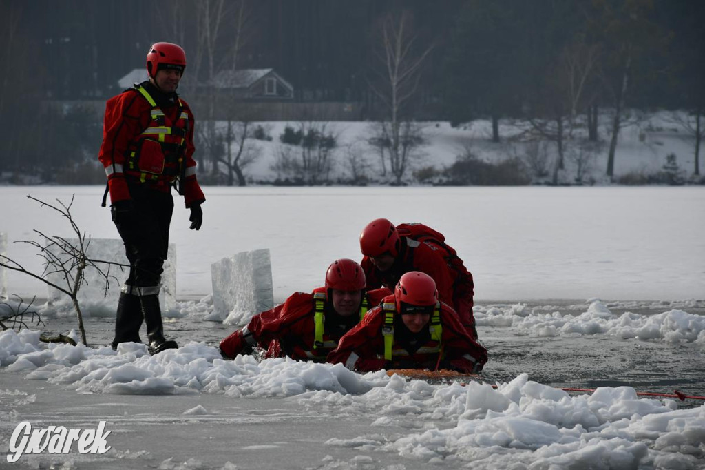 Nakło-Chechło: ćwiczenia ratownicze na lodzie