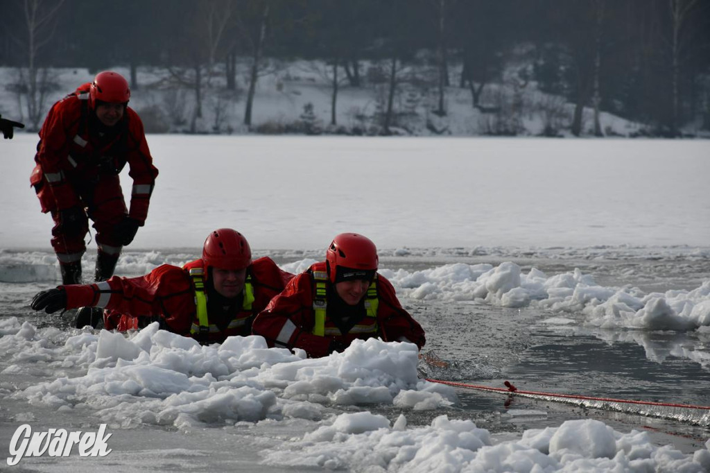 Nakło-Chechło: ćwiczenia ratownicze na lodzie
