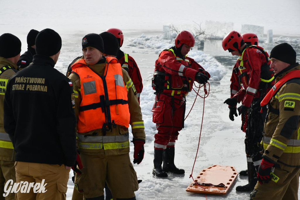 Nakło-Chechło: ćwiczenia ratownicze na lodzie
