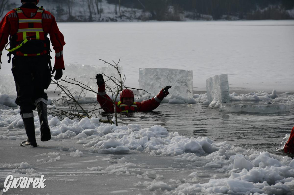 Nakło-Chechło: ćwiczenia ratownicze na lodzie