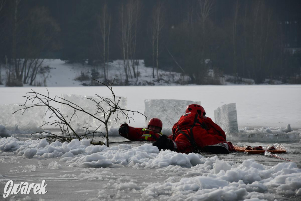 Nakło-Chechło: ćwiczenia ratownicze na lodzie