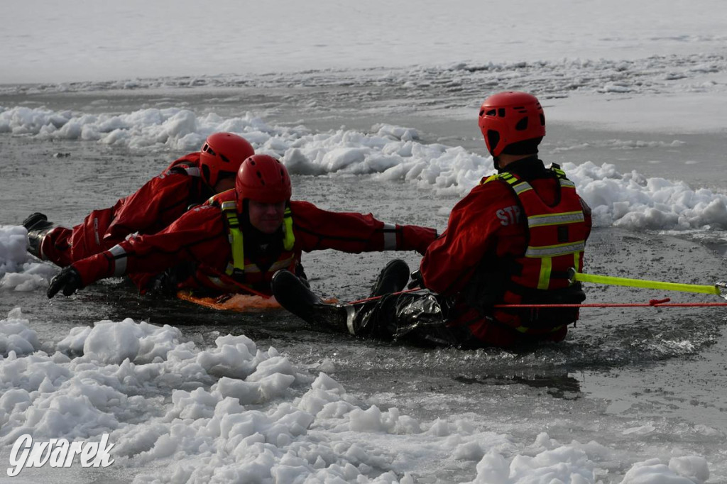 Nakło-Chechło: ćwiczenia ratownicze na lodzie