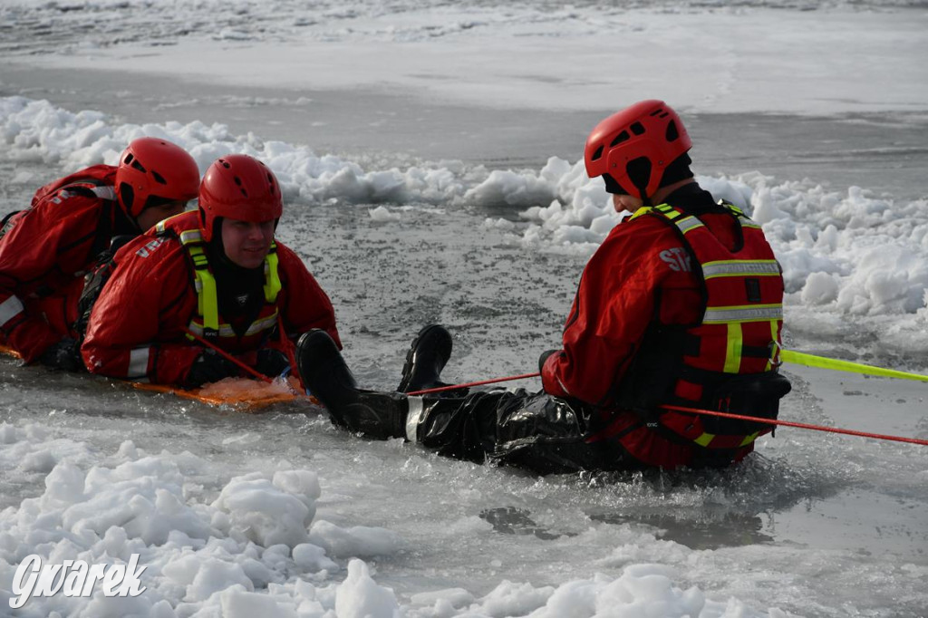 Nakło-Chechło: ćwiczenia ratownicze na lodzie