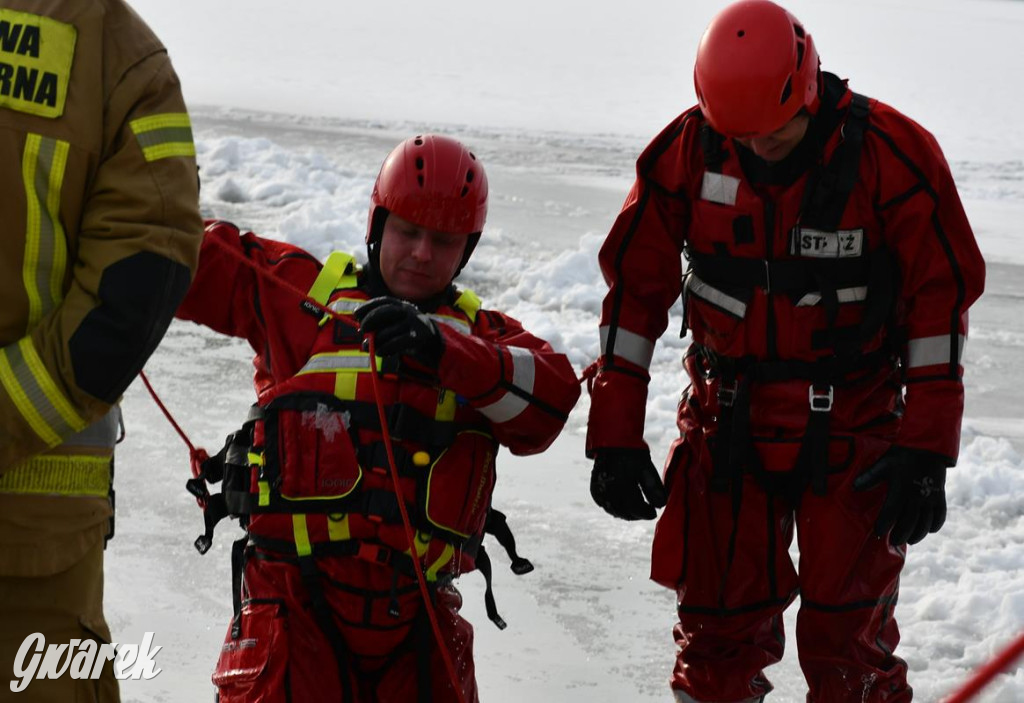 Nakło-Chechło: ćwiczenia ratownicze na lodzie