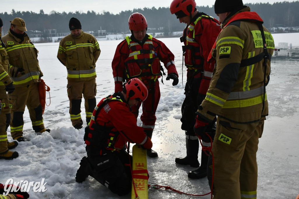 Nakło-Chechło: ćwiczenia ratownicze na lodzie