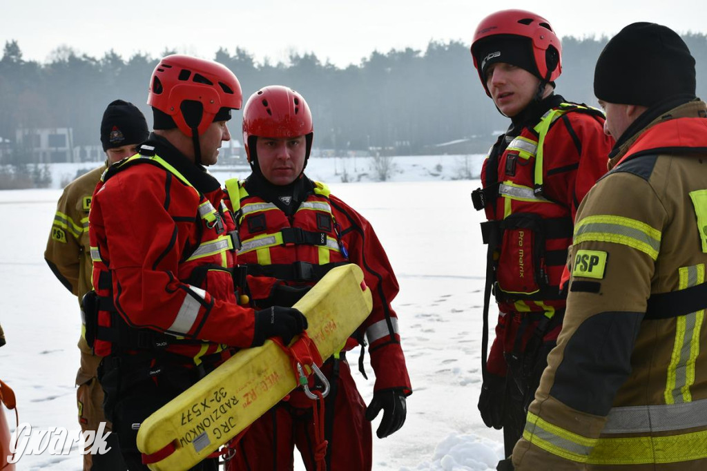 Nakło-Chechło: ćwiczenia ratownicze na lodzie