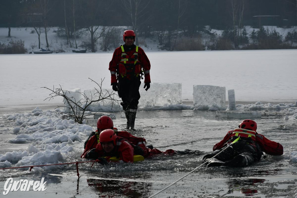 Nakło-Chechło: ćwiczenia ratownicze na lodzie
