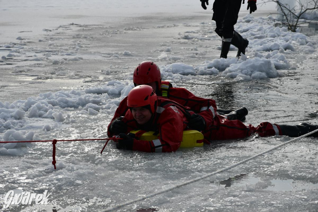Nakło-Chechło: ćwiczenia ratownicze na lodzie