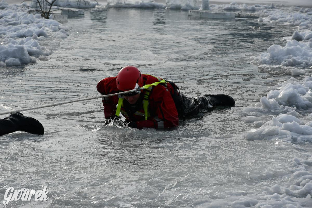 Nakło-Chechło: ćwiczenia ratownicze na lodzie