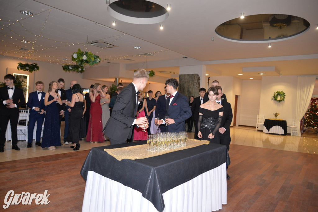 Kameralna studniówka Sorbony i piękny polonez