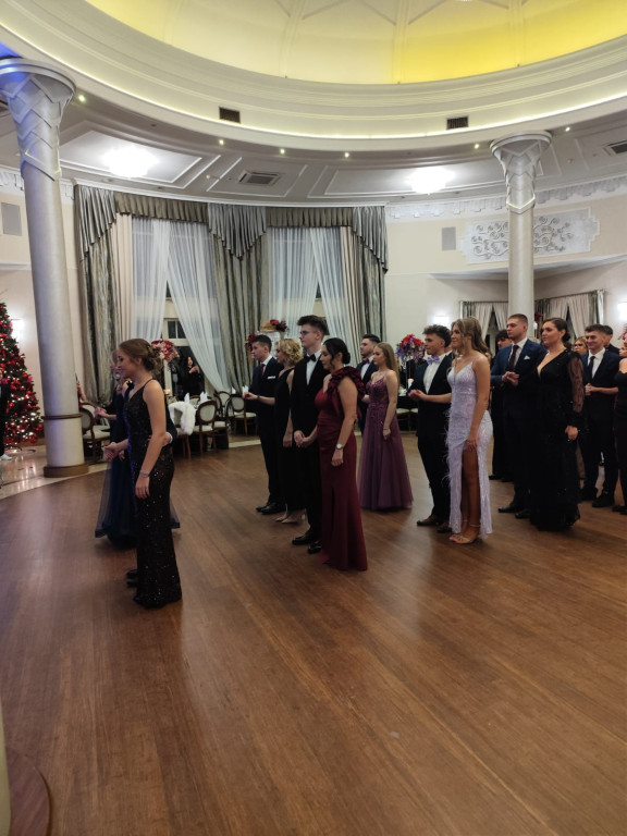 Wieczór nabiera rozpędu. Studniówka Gastronomika