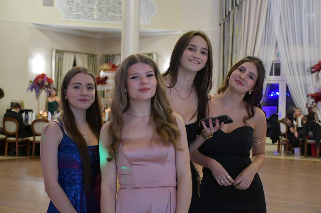 Wieczór nabiera rozpędu. Studniówka Gastronomika