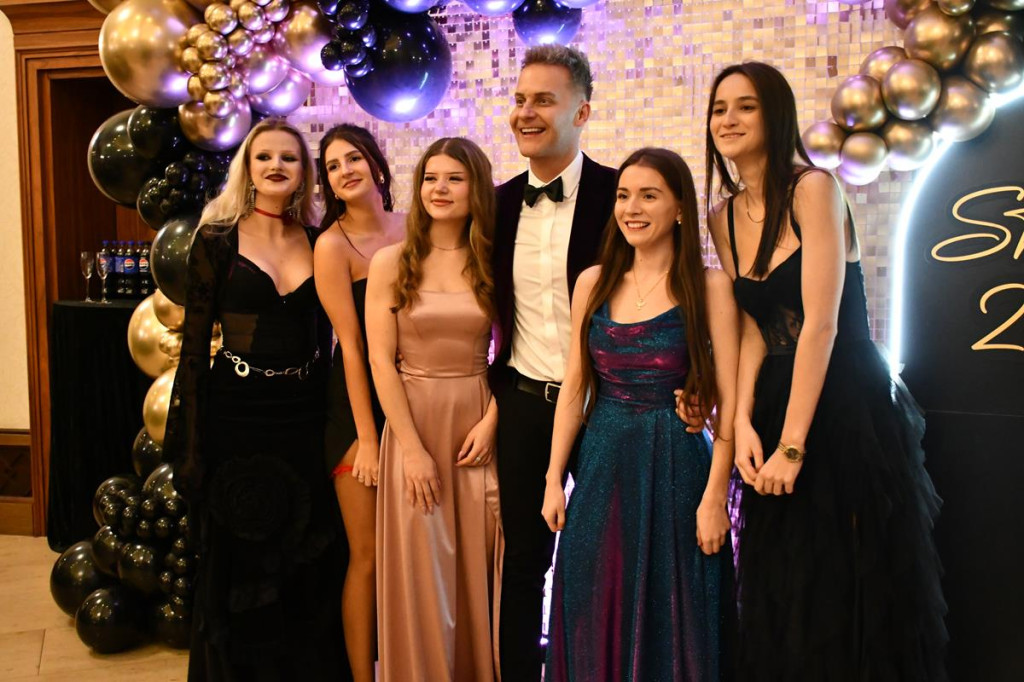 Wieczór nabiera rozpędu. Studniówka Gastronomika