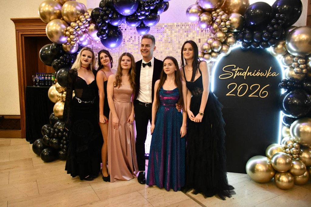 Wieczór nabiera rozpędu. Studniówka Gastronomika