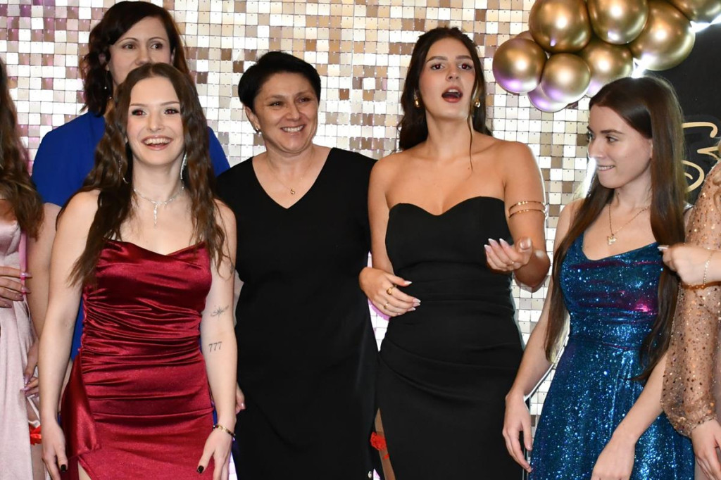 Wieczór nabiera rozpędu. Studniówka Gastronomika