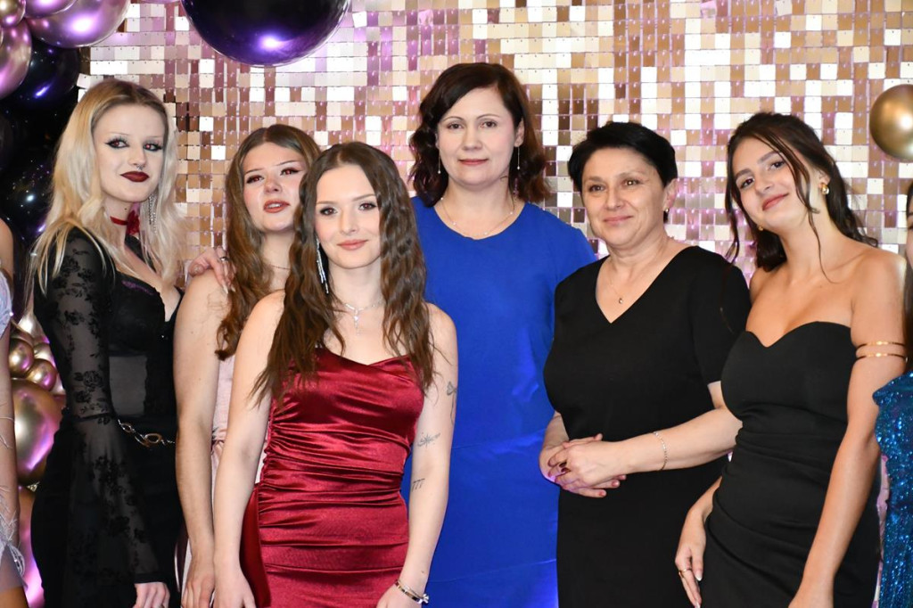 Wieczór nabiera rozpędu. Studniówka Gastronomika