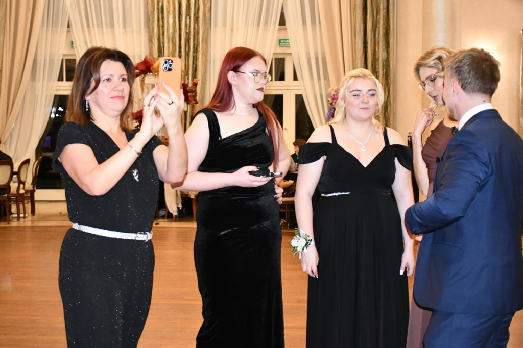 Wieczór nabiera rozpędu. Studniówka Gastronomika