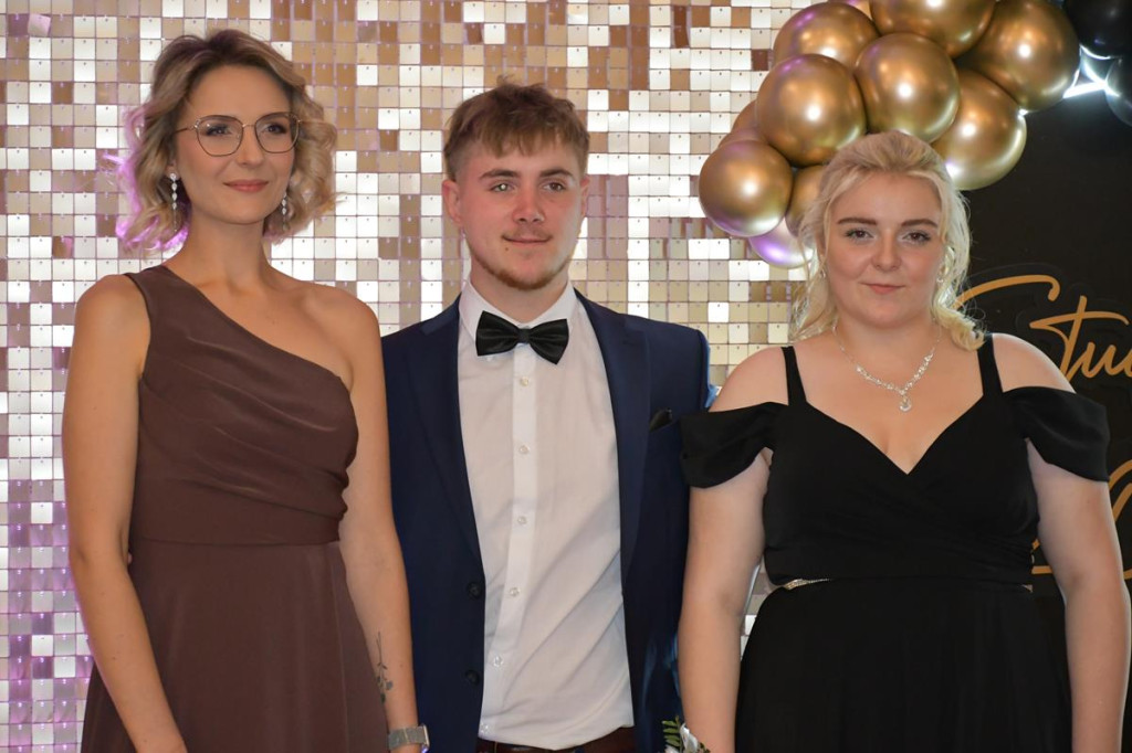 Wieczór nabiera rozpędu. Studniówka Gastronomika