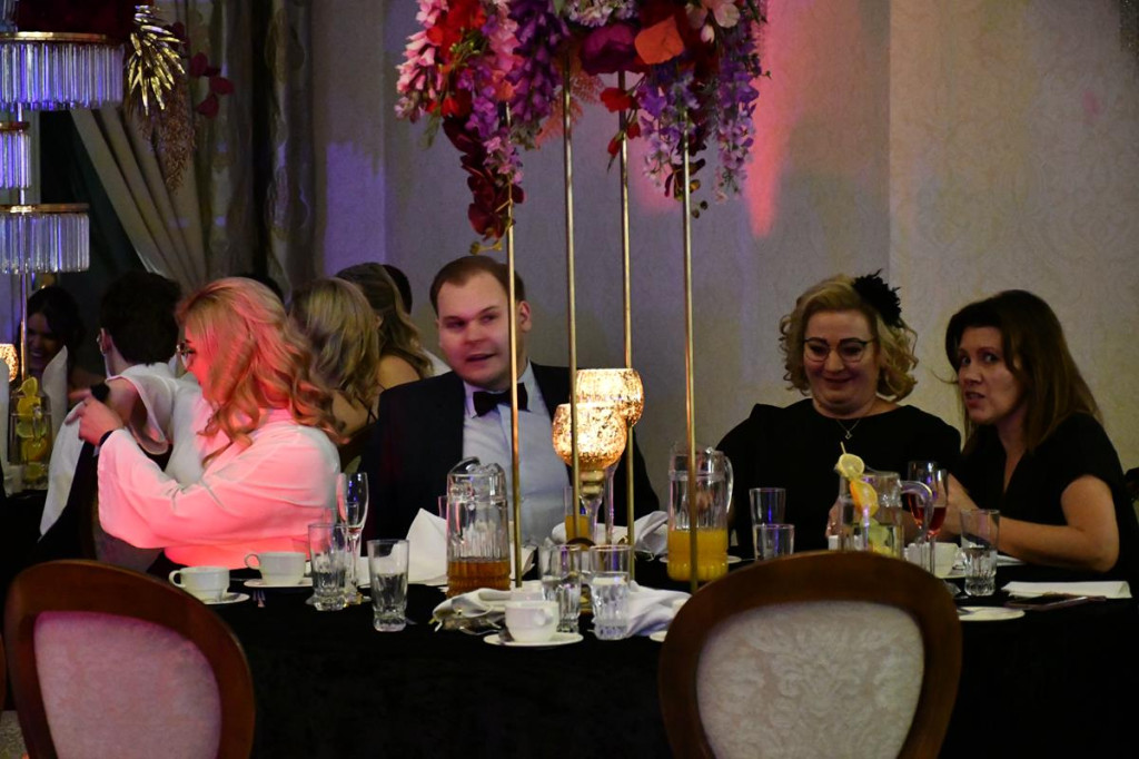 Wieczór nabiera rozpędu. Studniówka Gastronomika