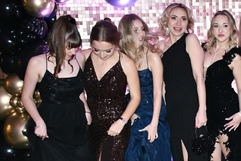 Wieczór nabiera rozpędu. Studniówka Gastronomika