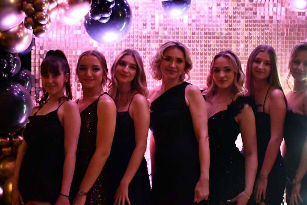 Wieczór nabiera rozpędu. Studniówka Gastronomika