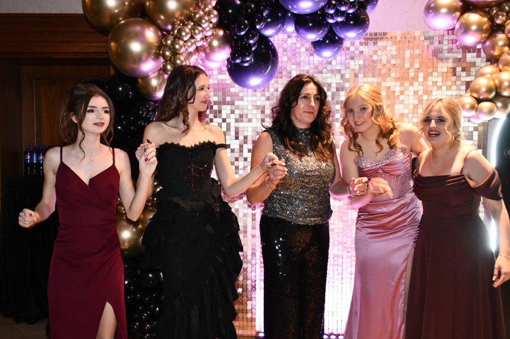 Wieczór nabiera rozpędu. Studniówka Gastronomika