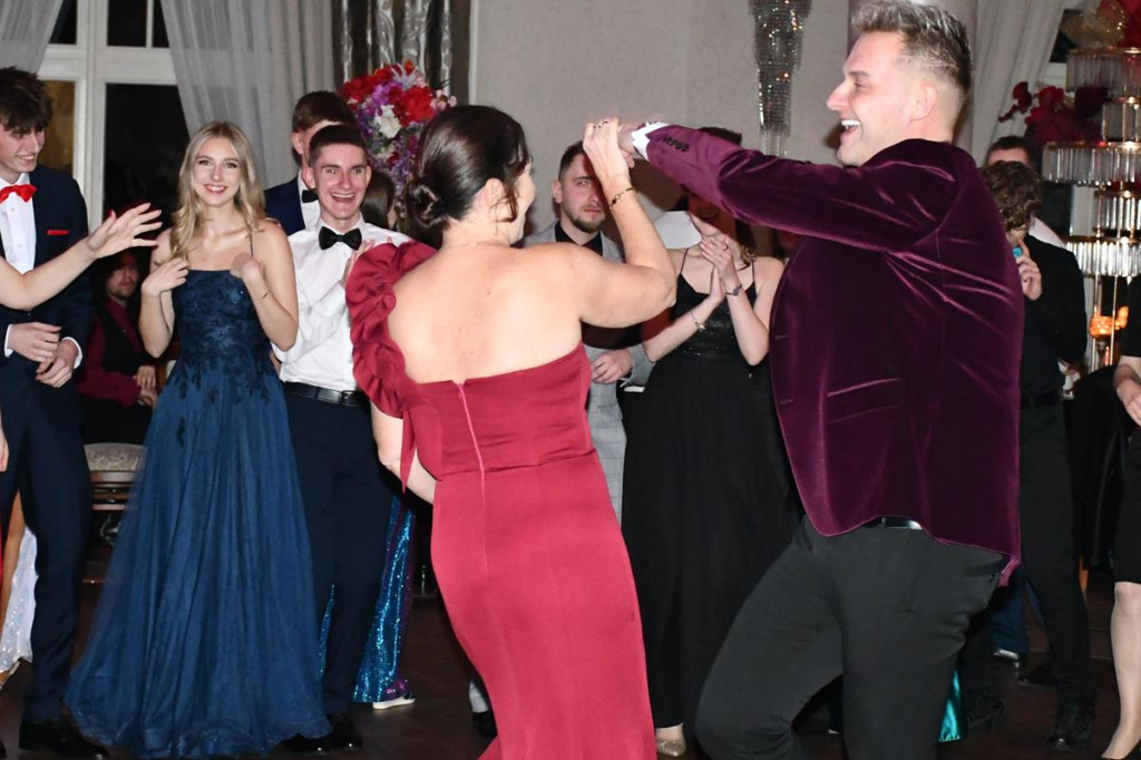 Wieczór nabiera rozpędu. Studniówka Gastronomika