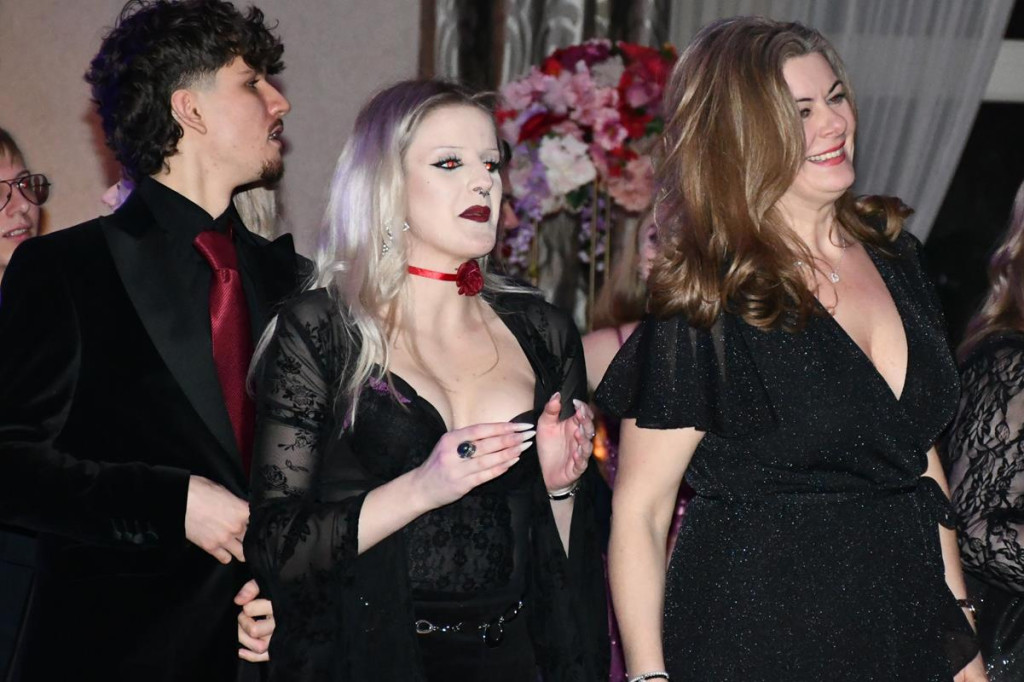 Wieczór nabiera rozpędu. Studniówka Gastronomika