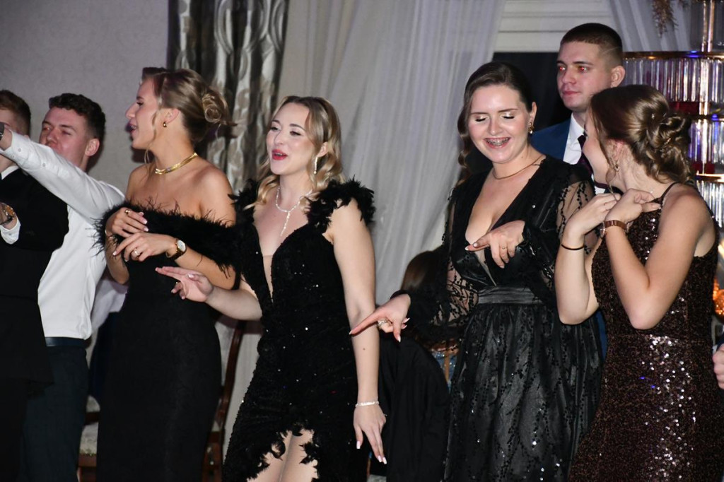 Wieczór nabiera rozpędu. Studniówka Gastronomika